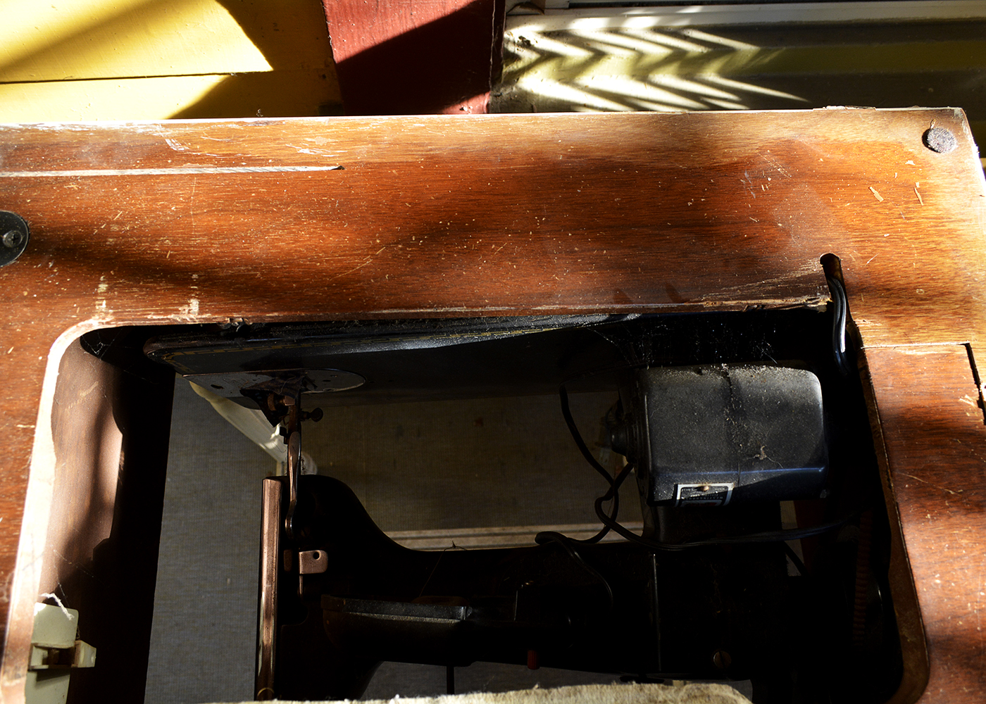 Vintage Pfaff Sewing Table with Machine EBTH